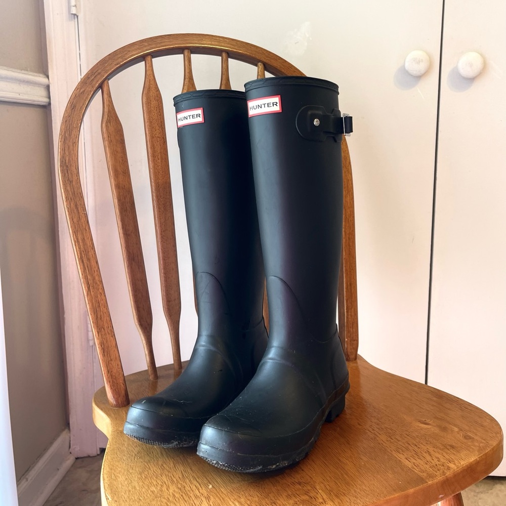 Tall Hunter Rain Boots in black!✨